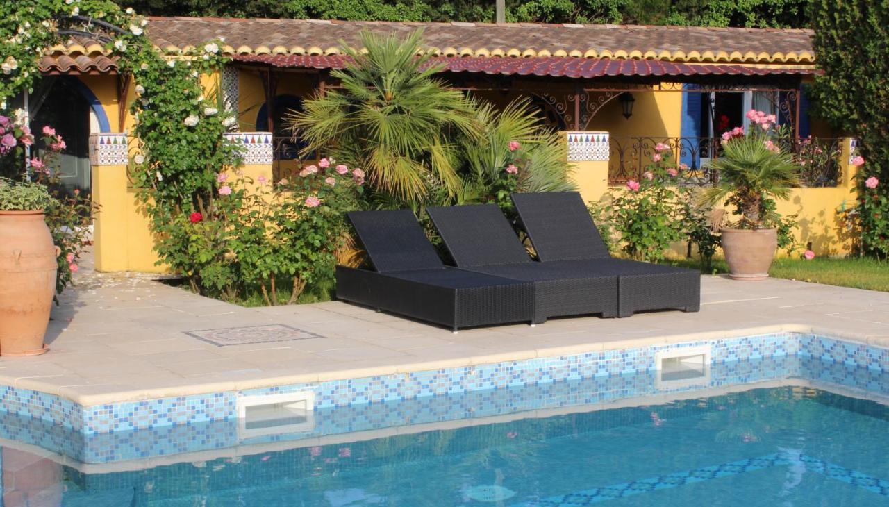 Gites Maisons De Vacances Domaine La Chamade كارْبُنْترا المظهر الخارجي الصورة